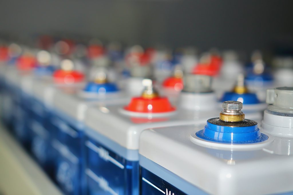 Rows of battery cells with red and blue terminal caps